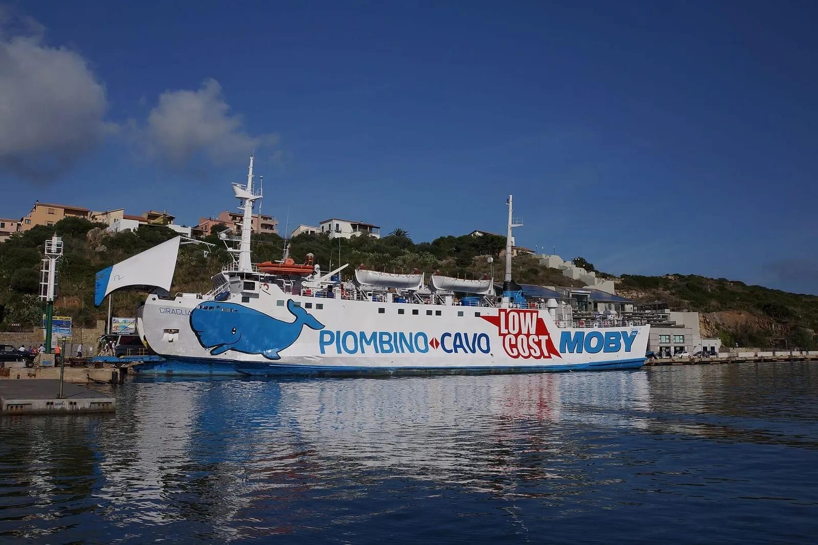 Traghetto Moby nel porto di Santa Teresa Gallura